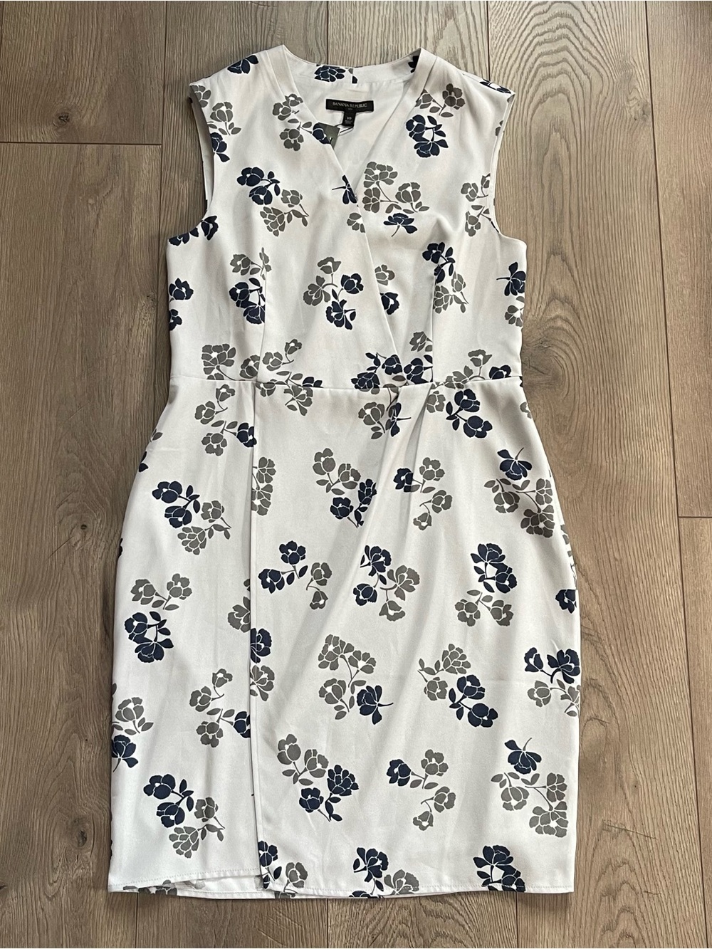 NWT Banana Republic Women’s 10 Gray Navy Floral Sleeveless Faux Wrap Dress